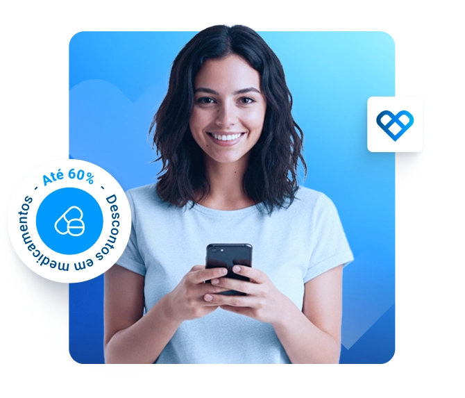 Mulher sorrindo utilizando o aplicativo da Vale Saúde